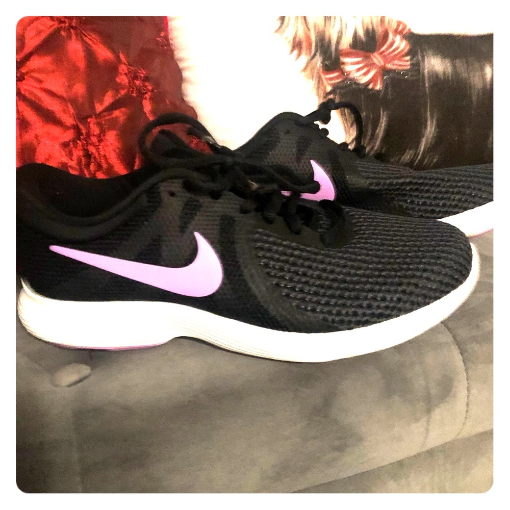 Nike women’s  Revolution 4
